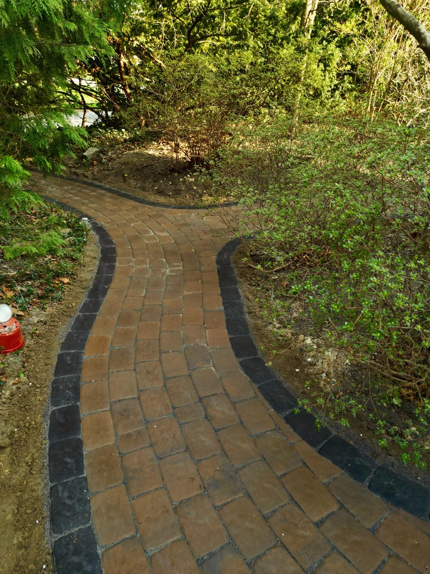 Curved Old Towne Cobble paver walkway with charcoal soldier border in Wenonah New Jersey